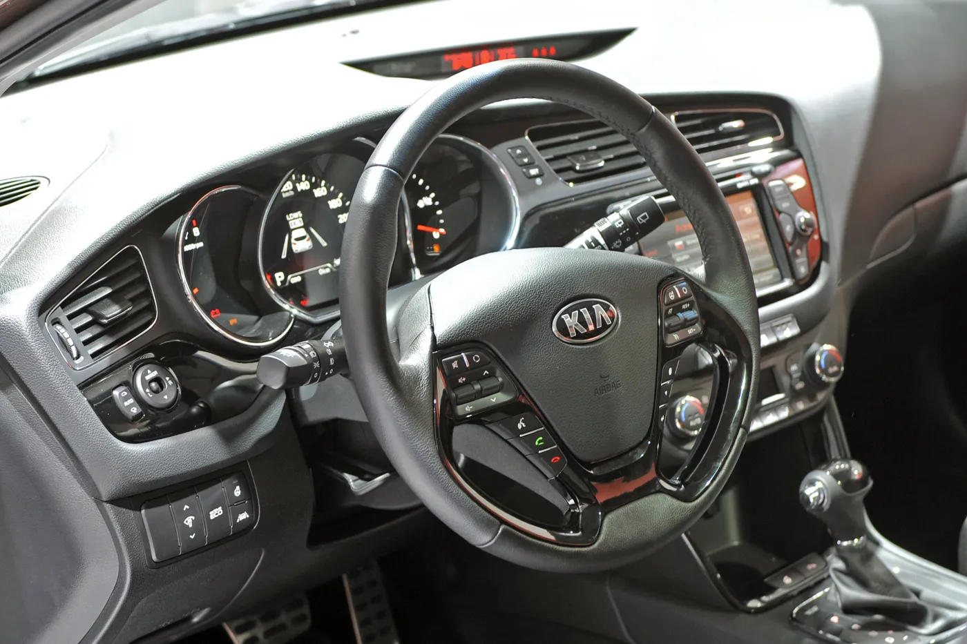 3230860-kia-cee-d.jpg