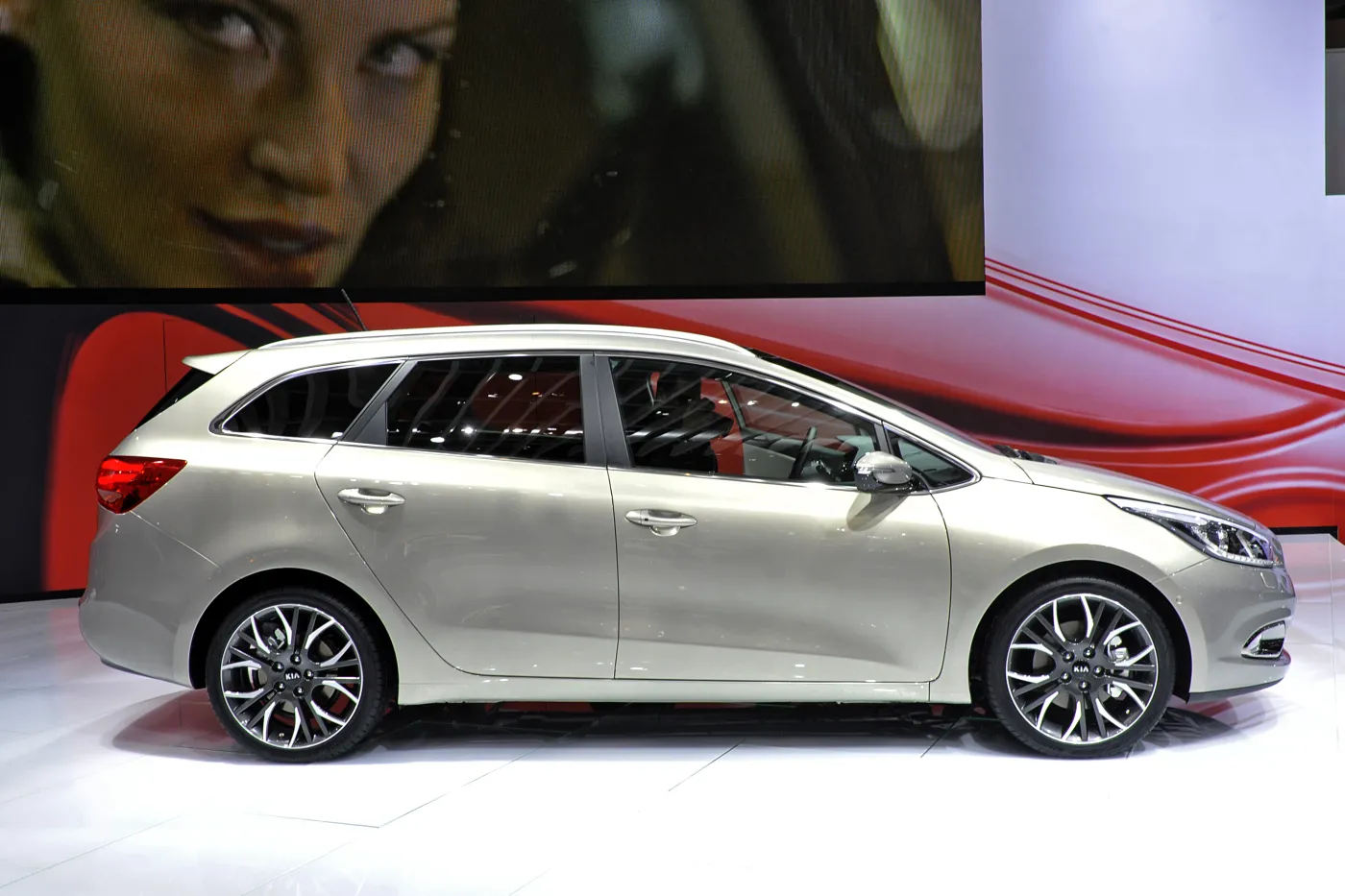 3230947-kia-cee-d.jpg