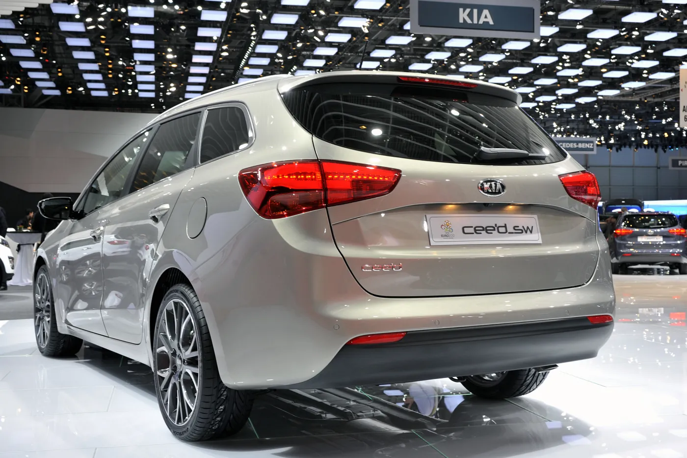 3230976-kia-cee-d.jpg