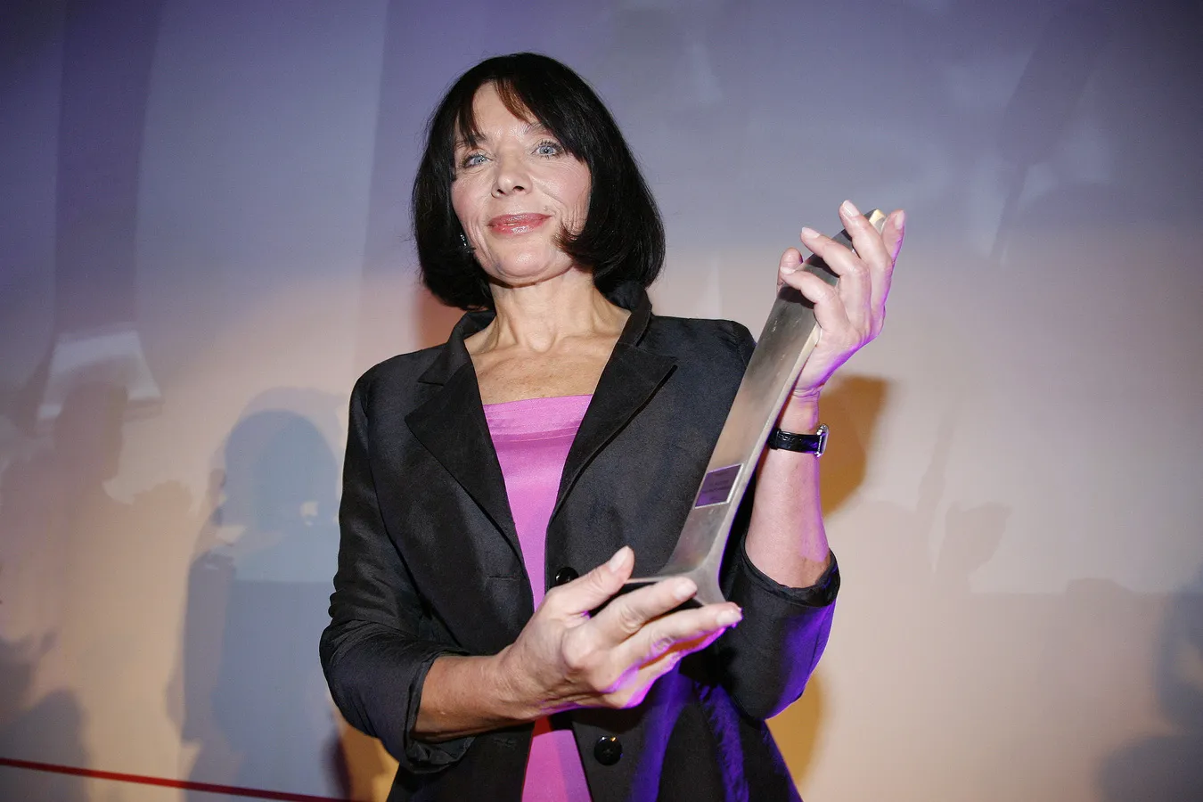 Ewa Ewart to TW "Monika"?. Historia współpracy i wyrwania się z matni SB