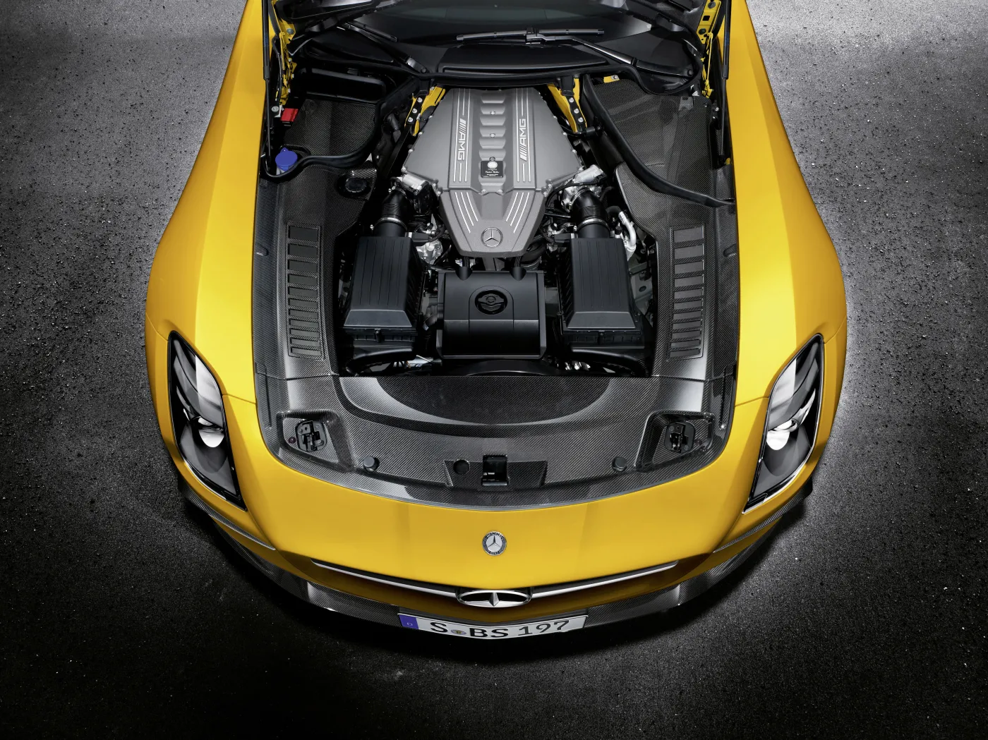 Niemcy ujawnili nową bestię, która sieje grozę! Mercedes SLS Black Series - pierwsze zdjęcia