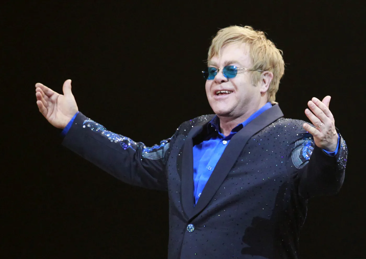 4341008-elton-john.jpg