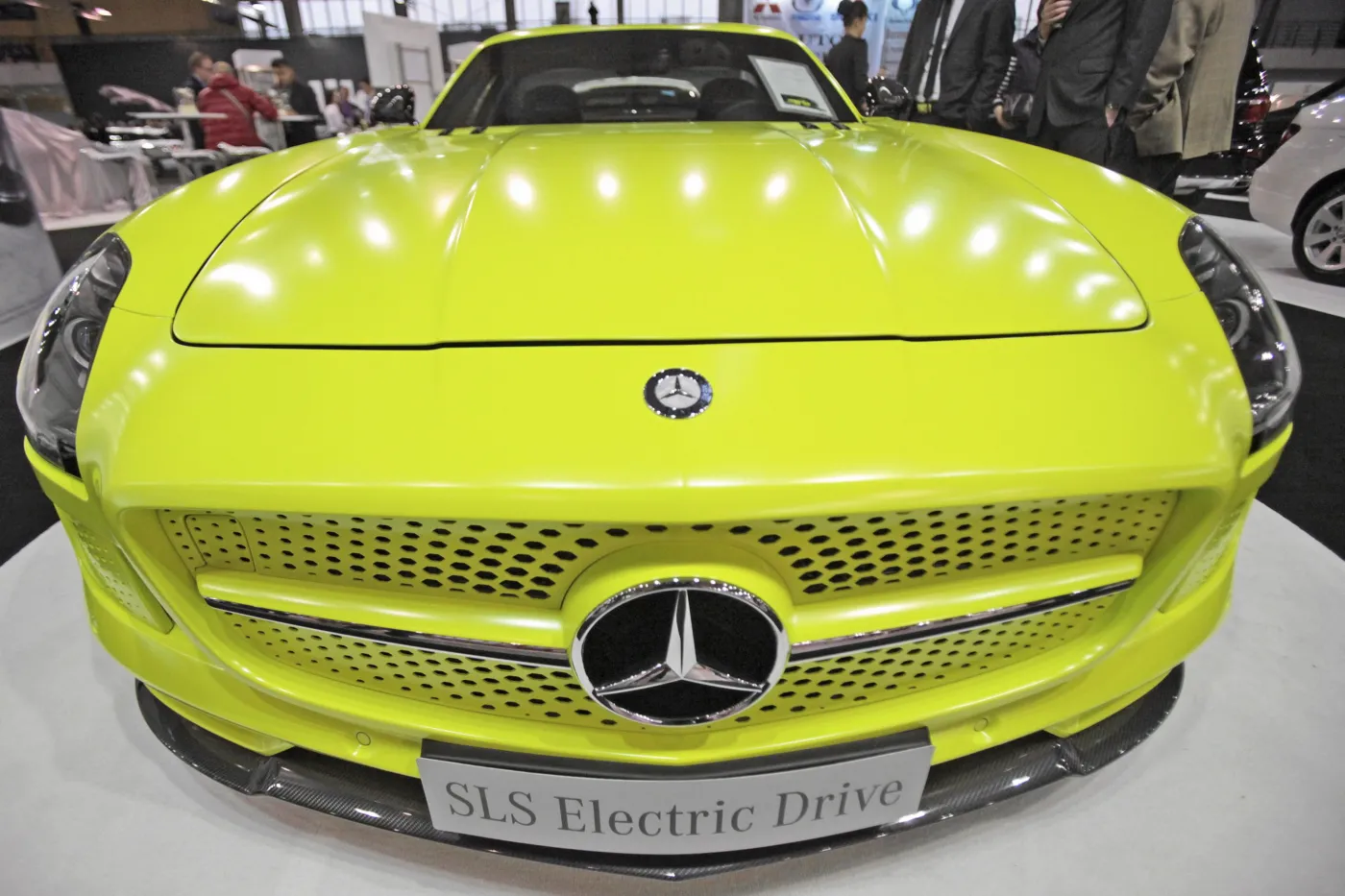 W Poznaniu jak w Dubaju! Zobacz ślicznotki Audi i szalone dzieło Mercedesa