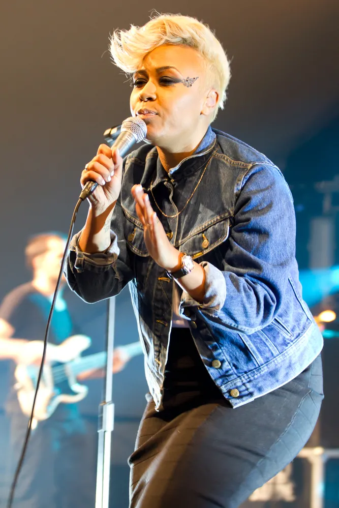 4879560-emeli-sand.jpg