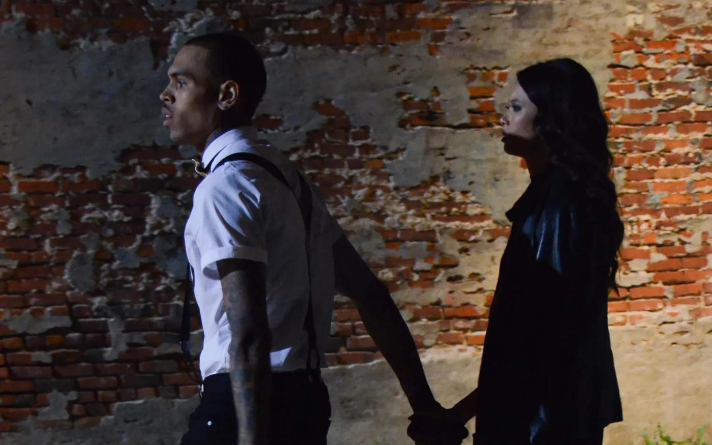 Chris Brown z piękną kobietą podglądani na planie – ZDJĘCIA