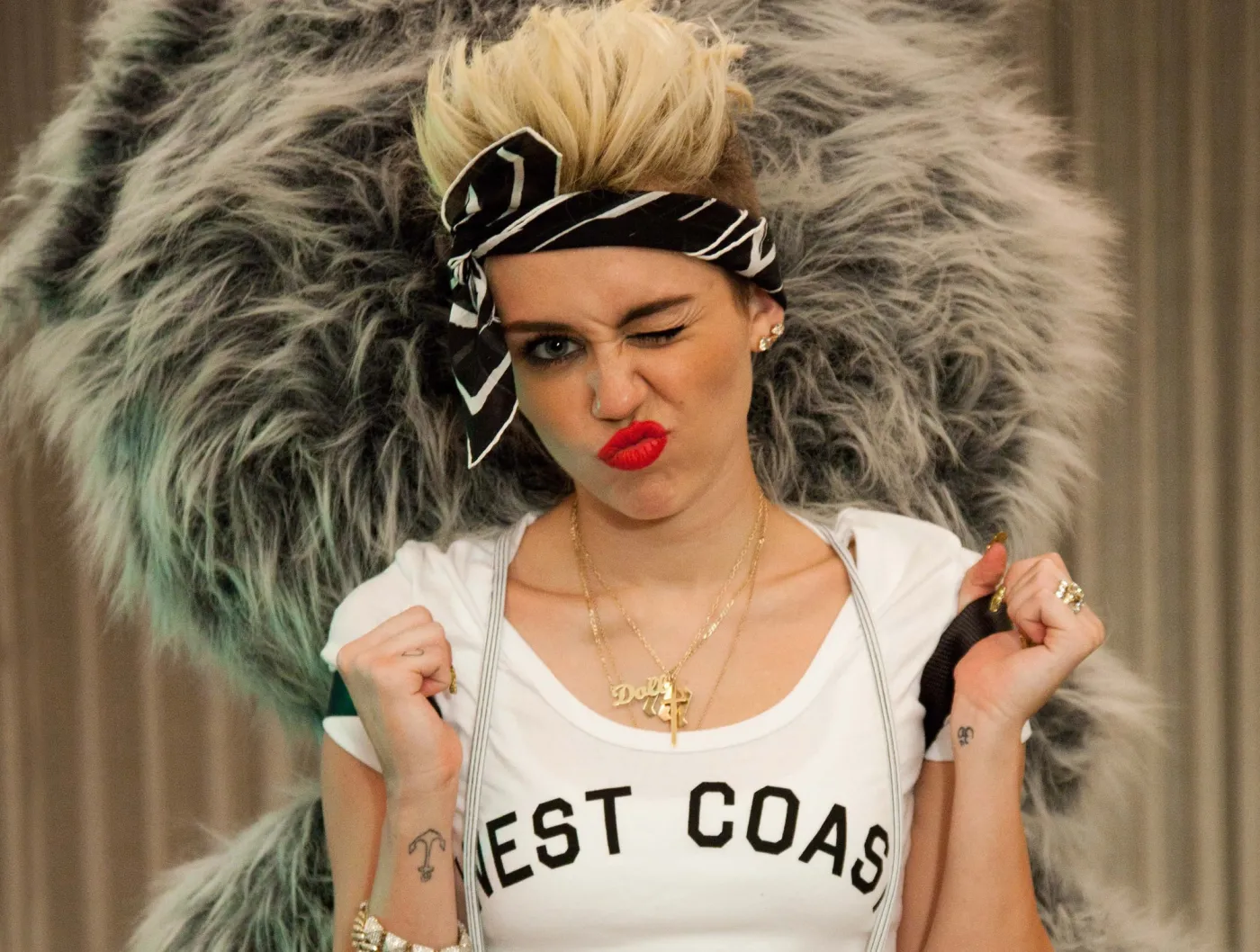 Coraz bardziej niegrzeczna dziewczynka Miley Cyrus - ZDJĘCIA!