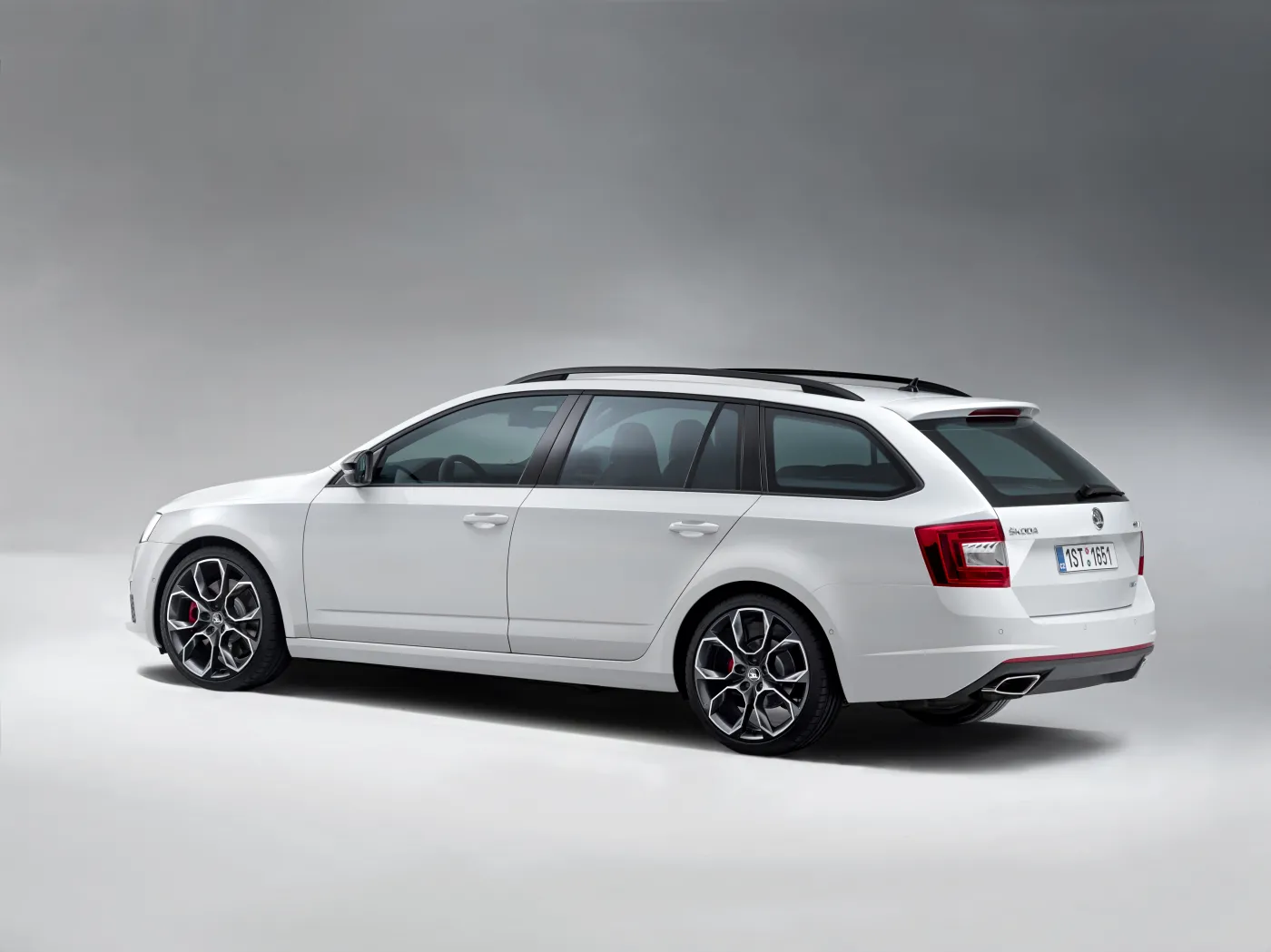 5157029-130703-skoda-octavia-combi-rs-exterior-001.jpg