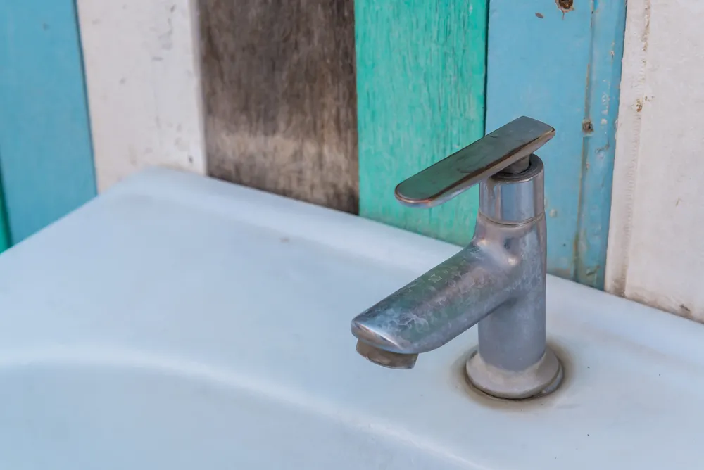 Woda drożeje, więc Polacy zakręcają kurki