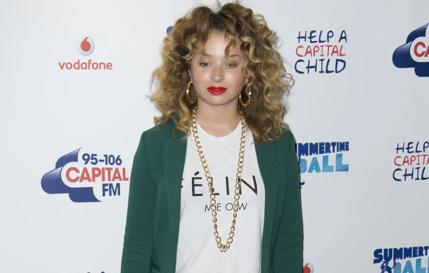 5697452-ella-eyre.jpg