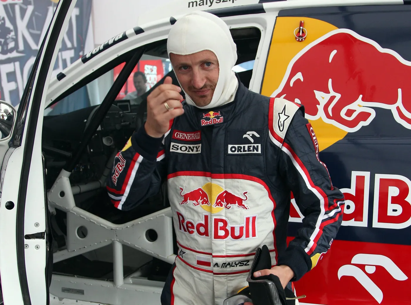 Rajd Dakar: Adam Małysz urwał koło, ale jedzie dalej