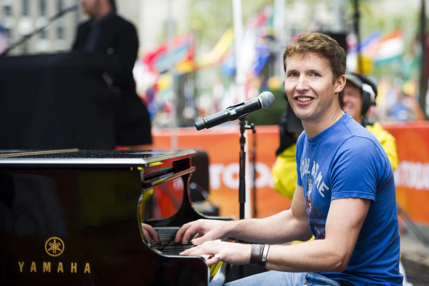 5551778-james-blunt.jpg