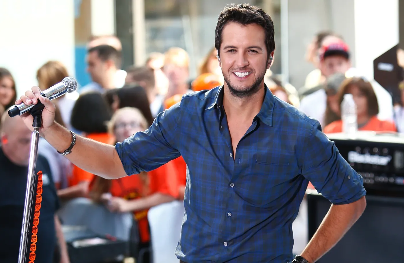 6085122-luke-bryan.jpg
