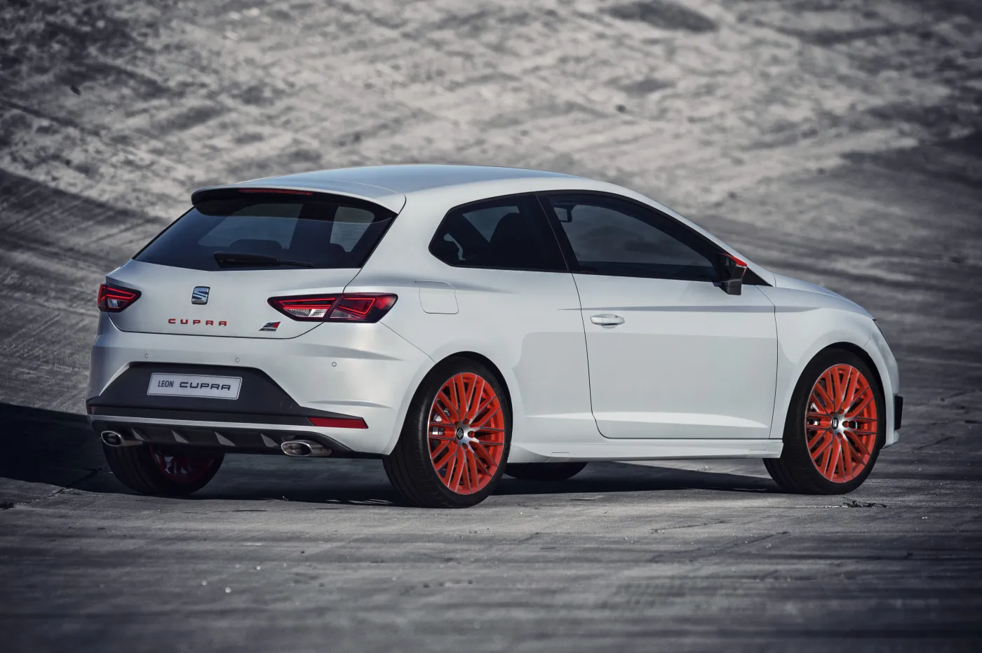 6101075-seat-leon-cupra-rekord-na-nurburgringu-main.jpg