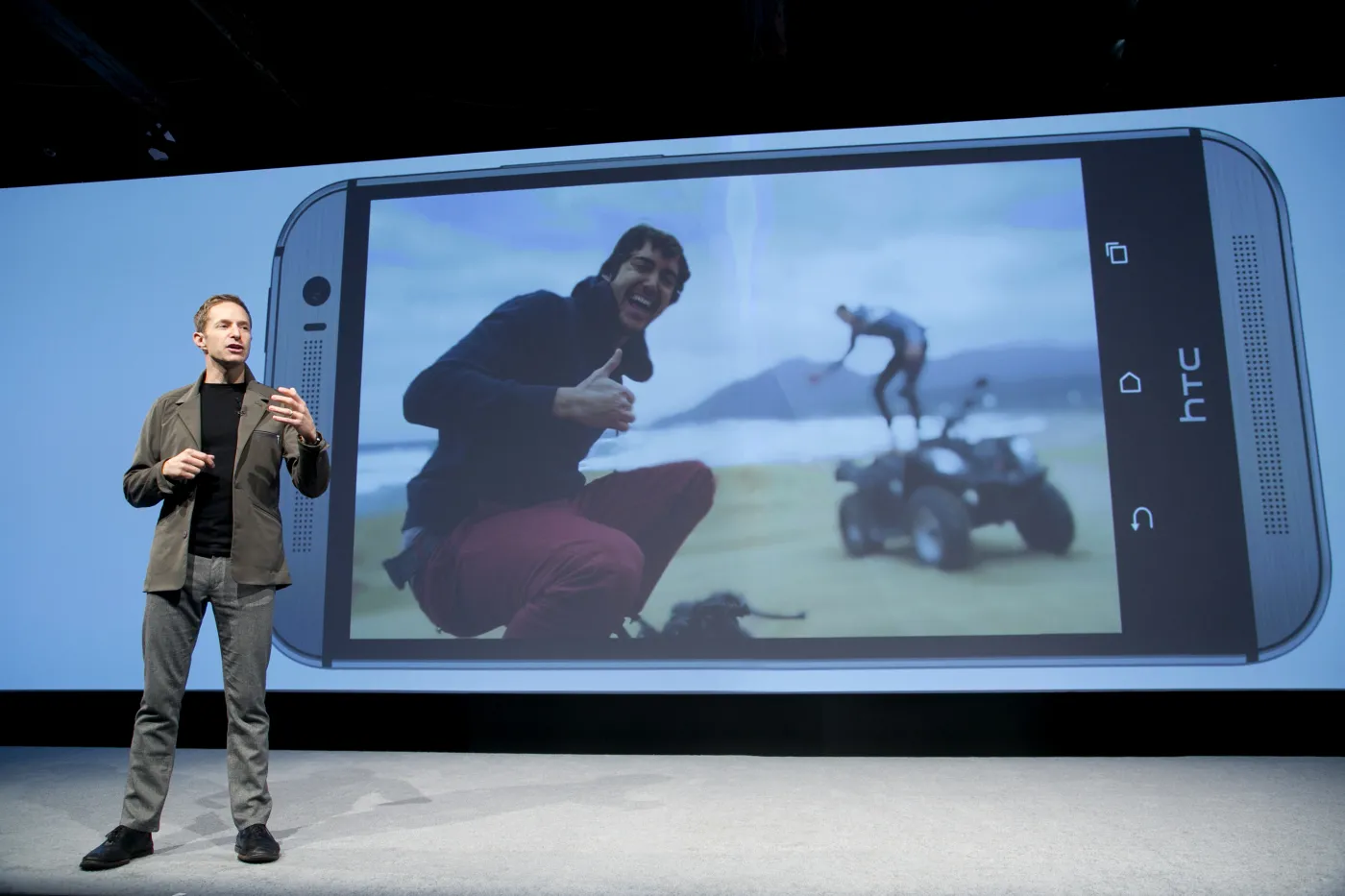 6170165-htc-one-m8.jpg