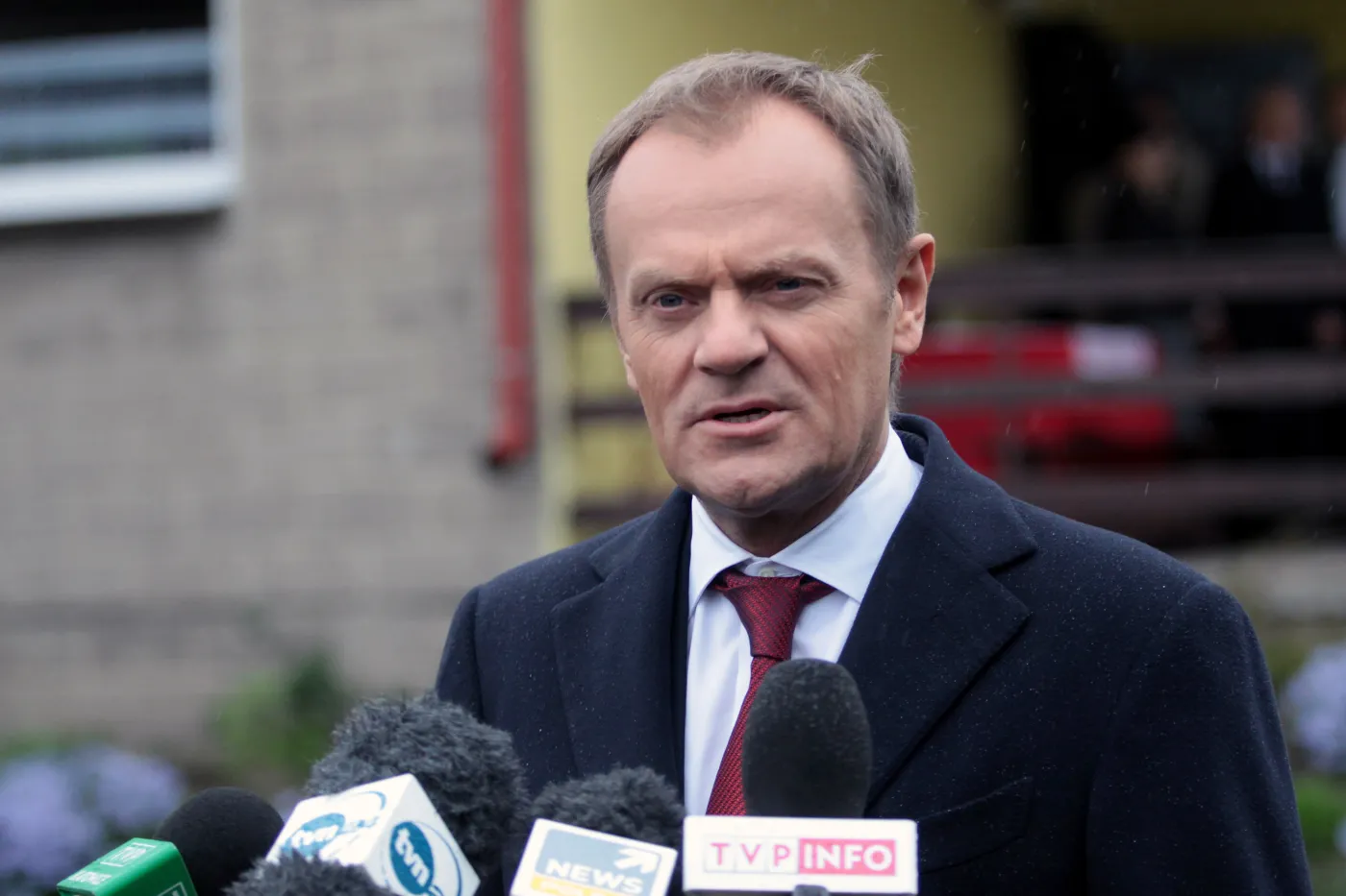 Kurski kpi z plakatu Tuska: Wilcze oczy w kampanii