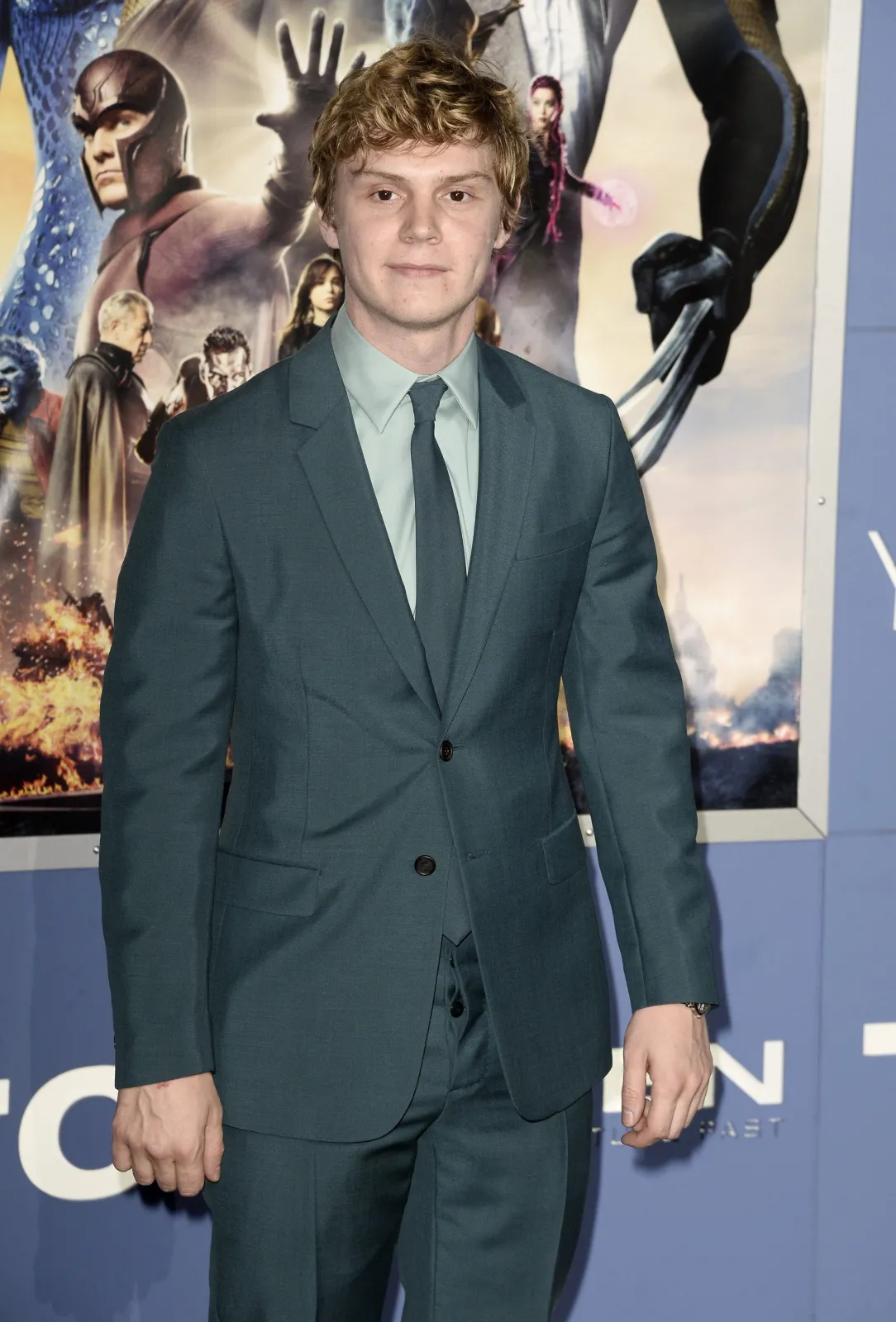 6273537-evan-peters.jpg