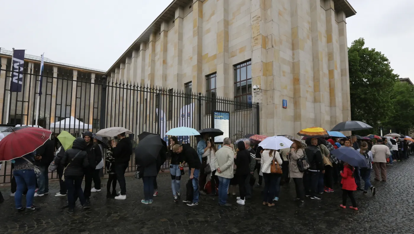 Noc (strasznych kolejek do) Muzeów