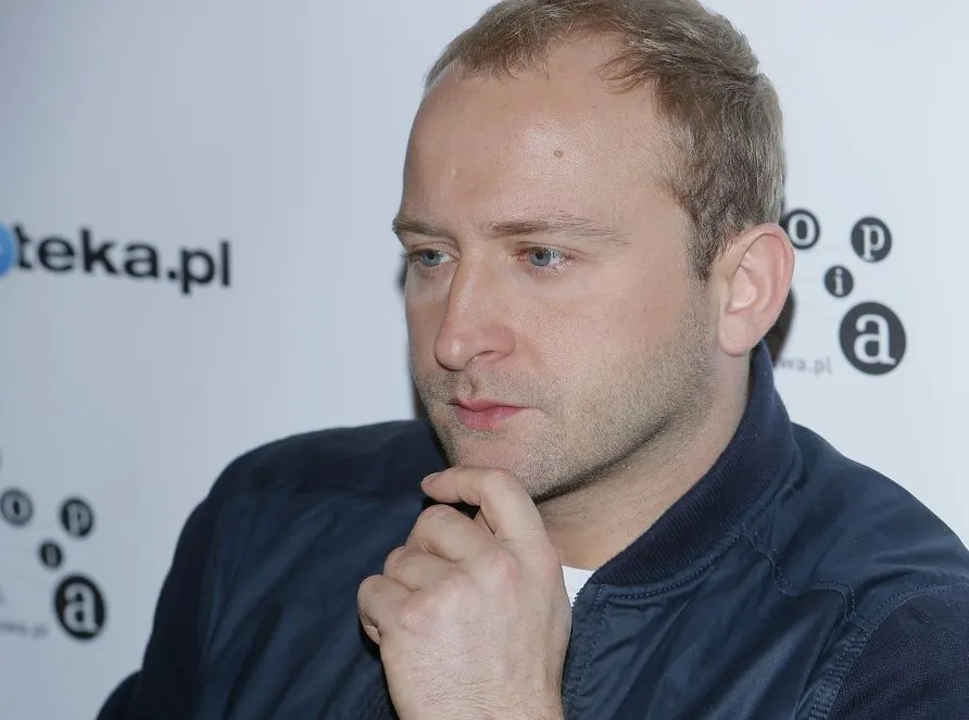 Borys Szyc rozstał się z dziewczyną. Zostawiła go w trosce o swoje dzieci?