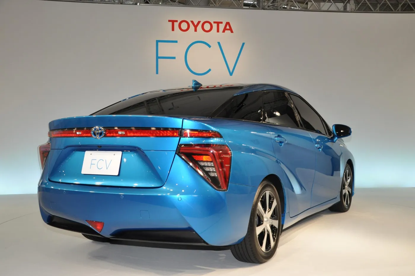 6557526-toyota-fcv.jpg