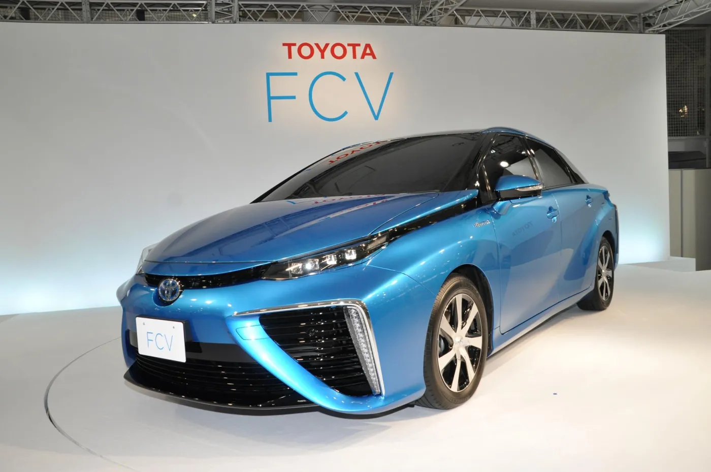 6557584-toyota-fcv.jpg