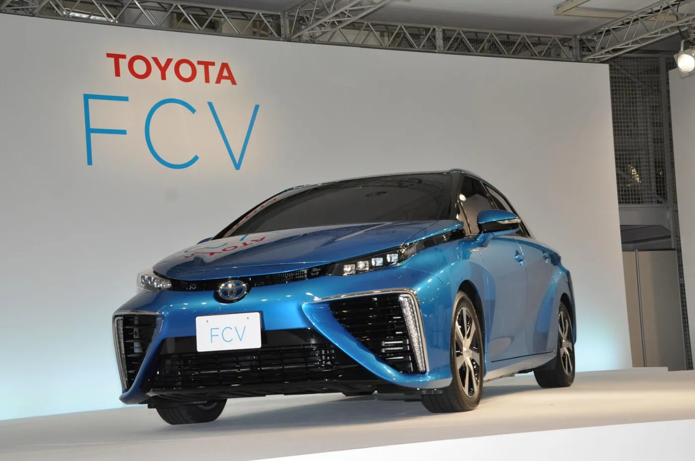 6557700-toyota-fcv.jpg