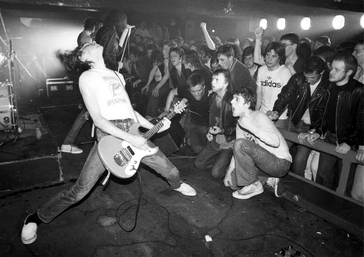 6561486-the-ramones.jpg