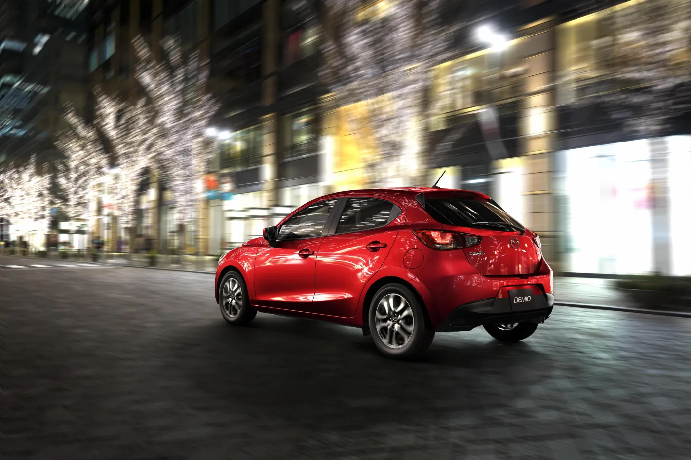 6590143-872582-mazda2-cut003-mjo-high-de-soul-red.jpg