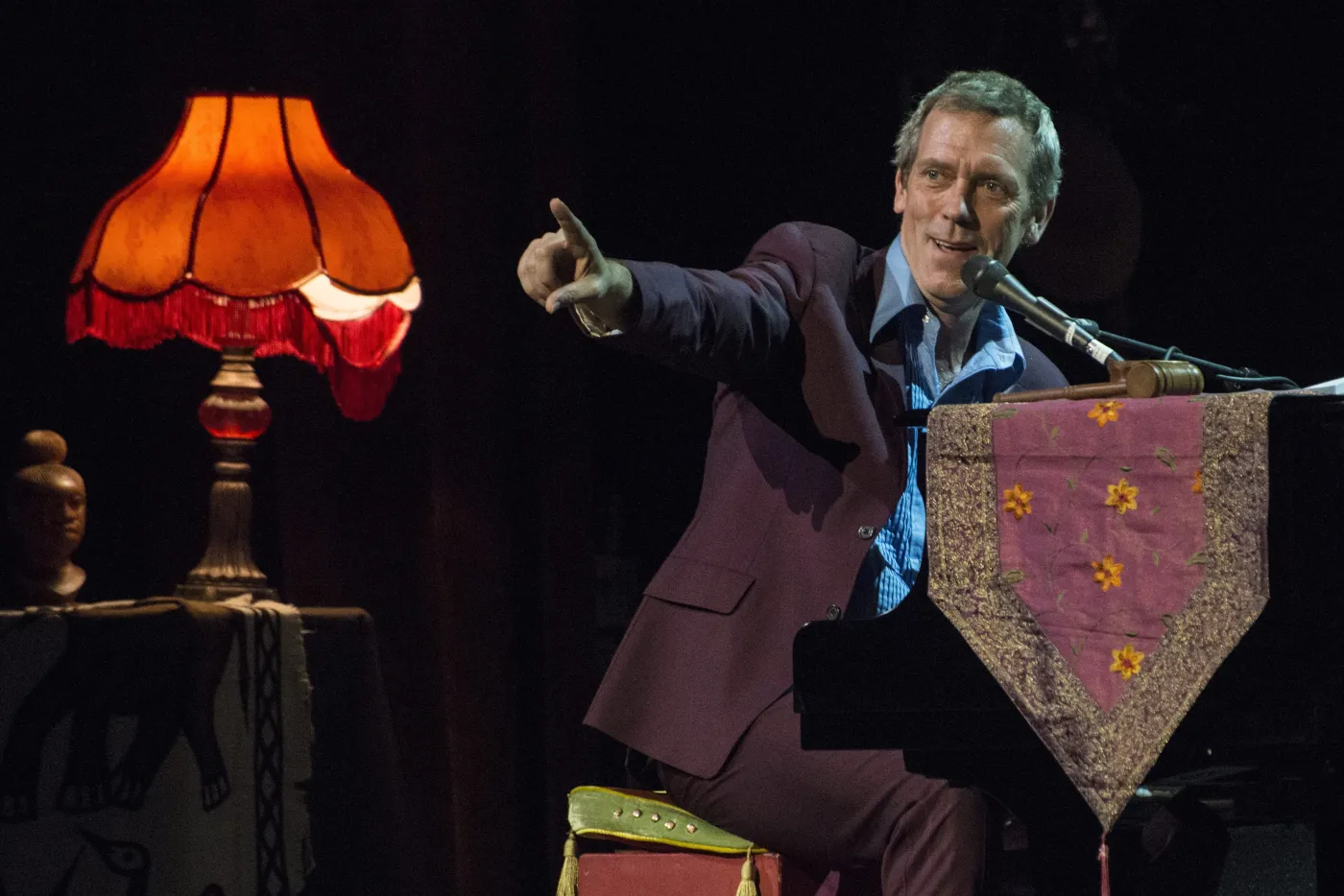 6608074-hugh-laurie.jpg