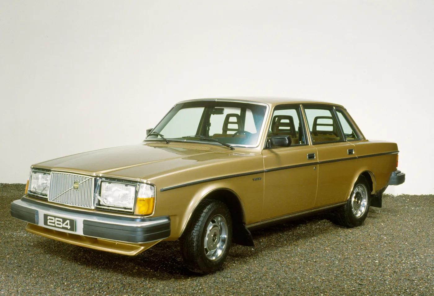 6712656-volvo-264.jpg