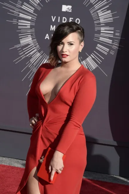 6712993-demi-lovato.jpg