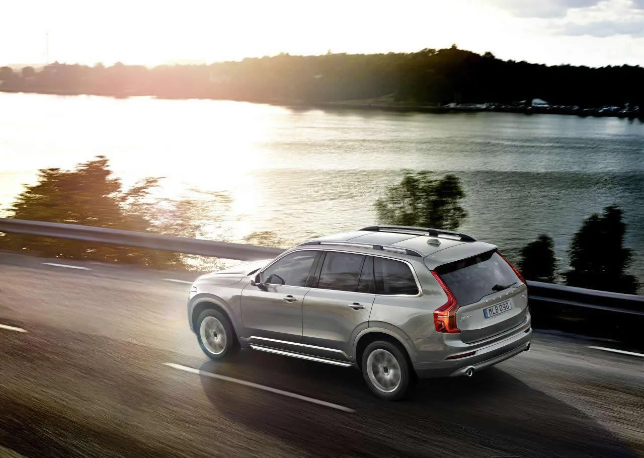 6718698-volvo-xc90.jpg
