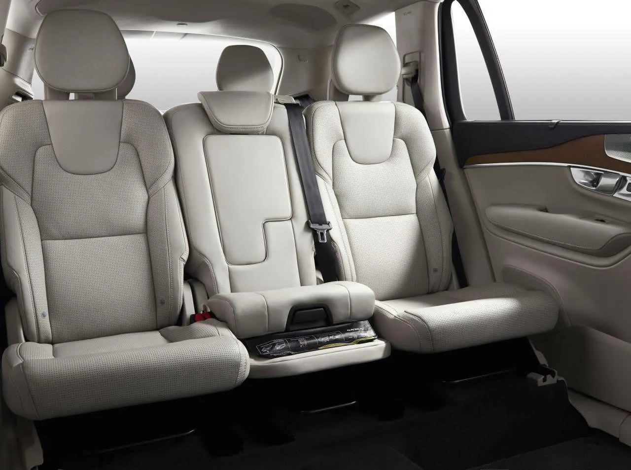 6718843-volvo-xc90.jpg