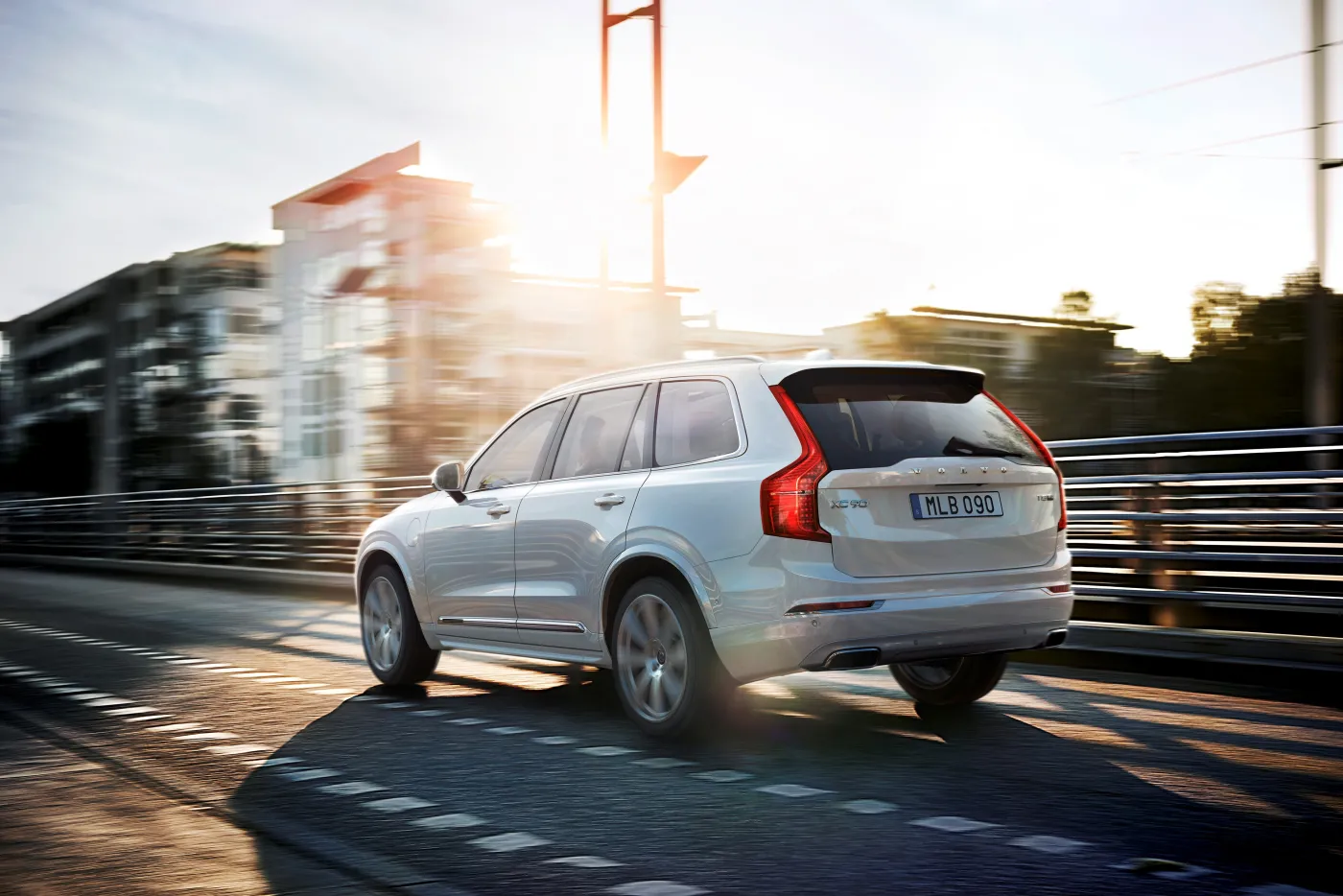 6720921-volvo-xc90.jpg