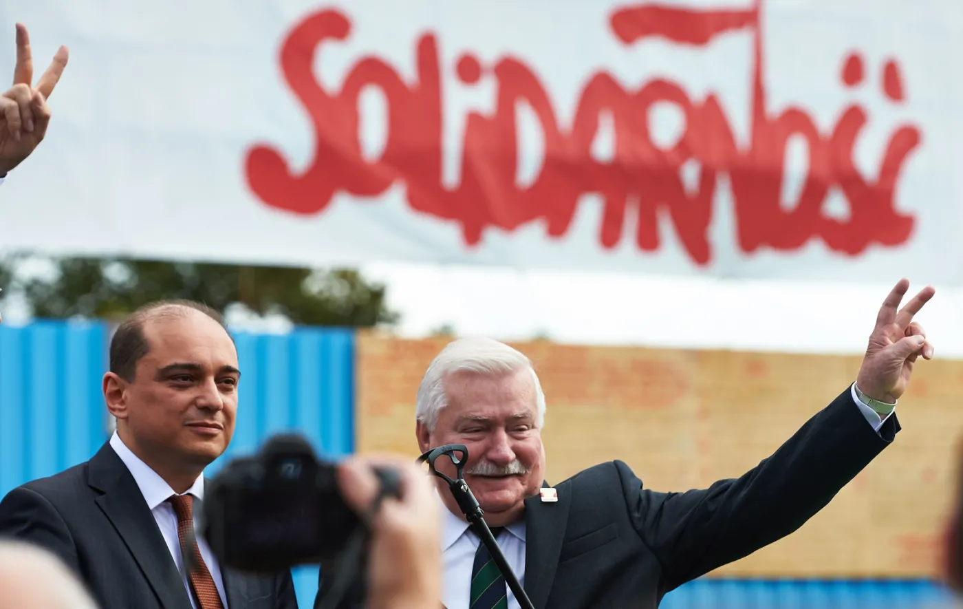 6736945-lech-walesa.jpg