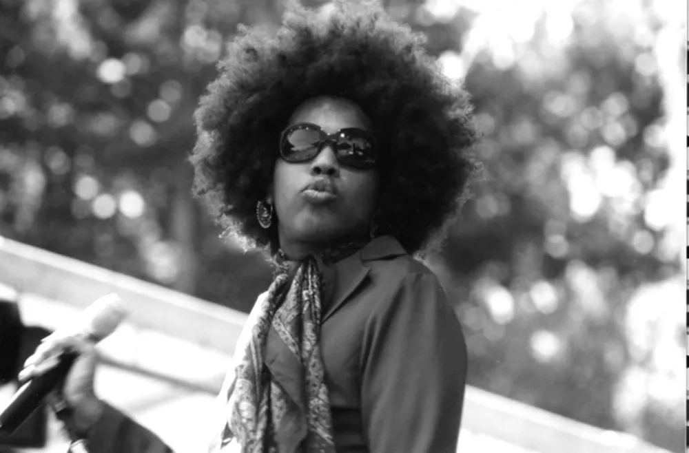 6752496-macy-gray.jpg
