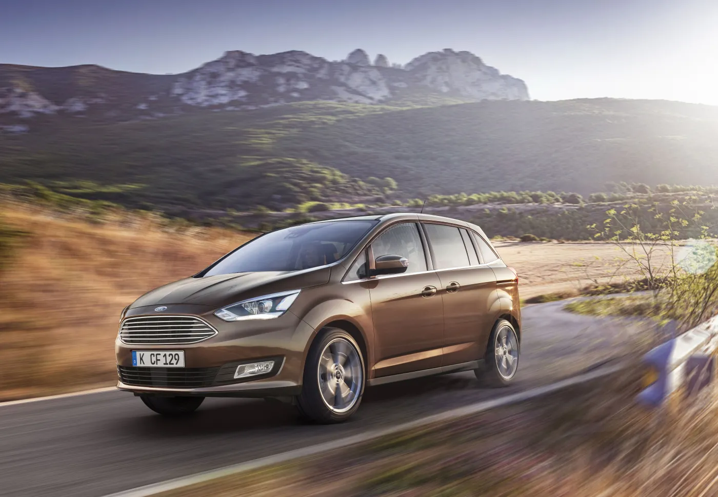 6815123-ford-c-max.jpg
