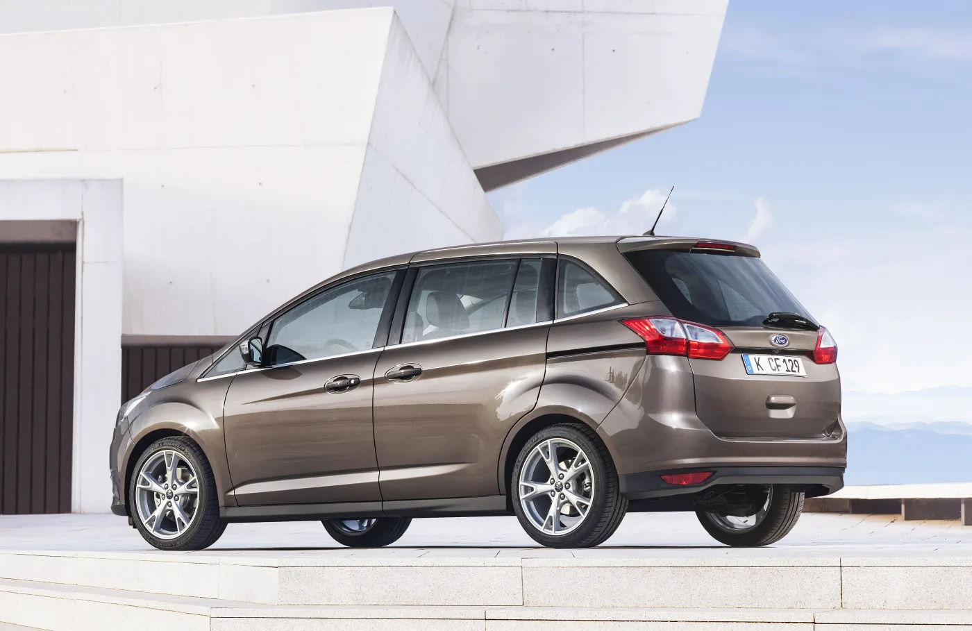 6815210-ford-c-max.jpg