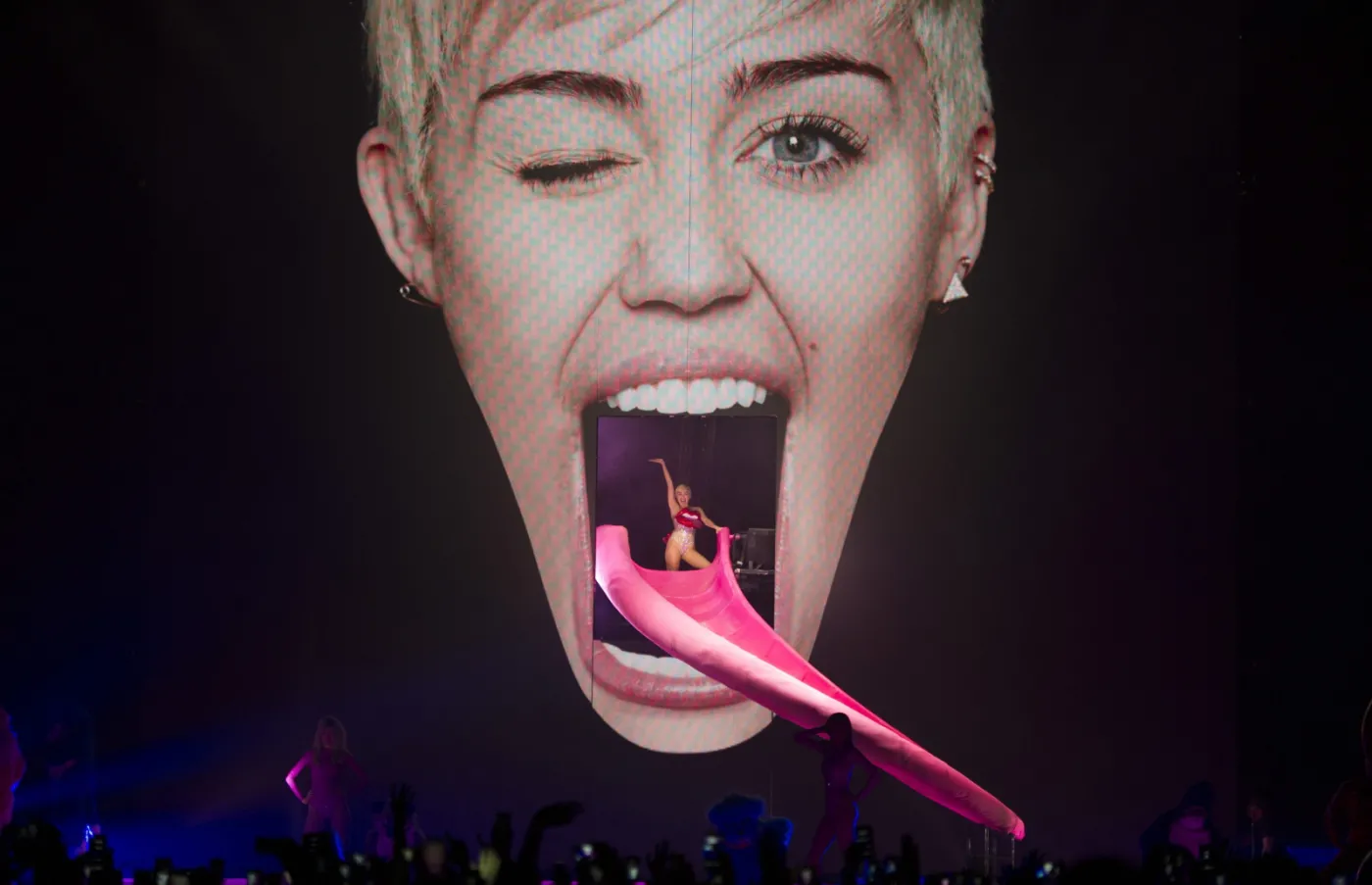 6345273-miley-cyrus.jpg
