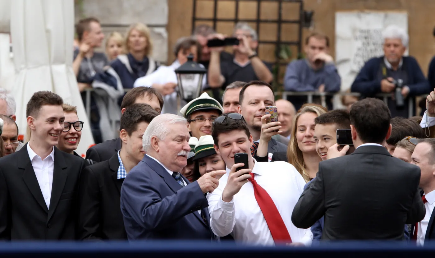 6380773-lech-walesa.jpg