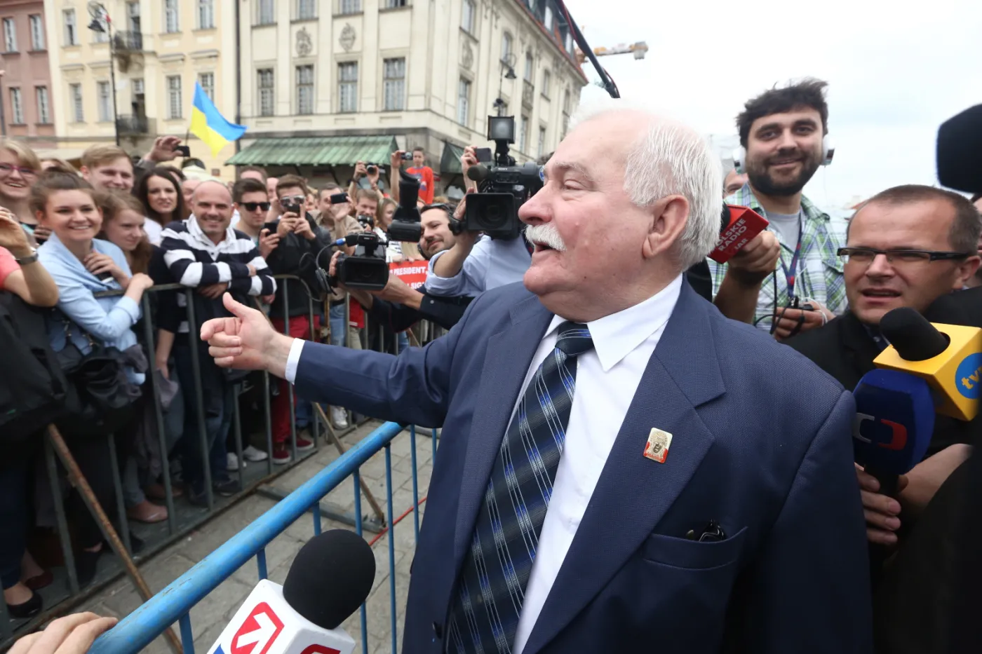 6380860-lech-walesa.jpg