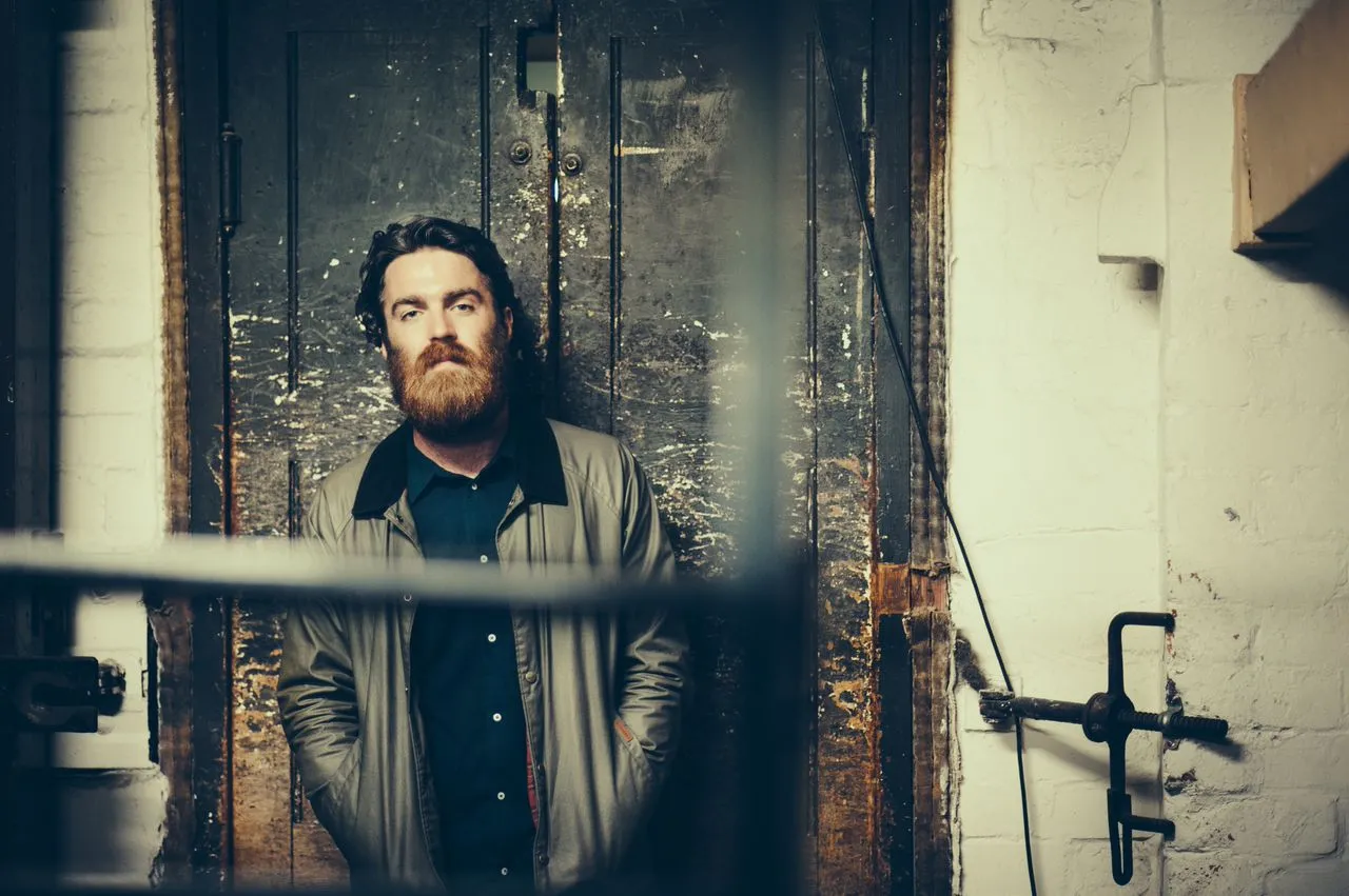 6397411-chet-faker.jpg