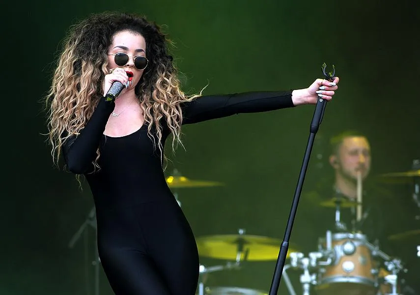 6431925-ella-eyre.jpg