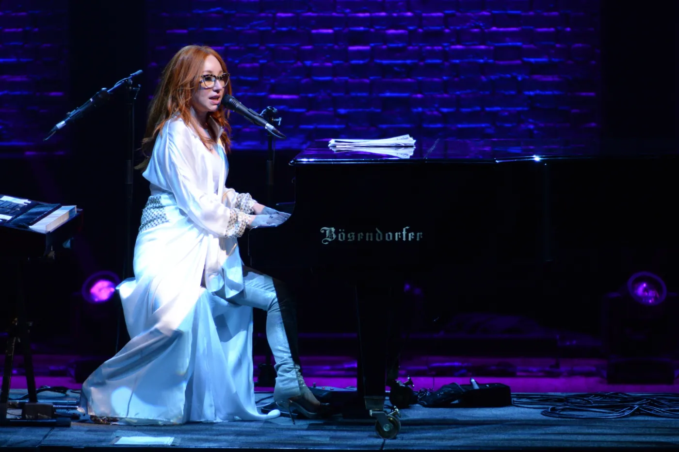 6418272-tori-amos.jpg
