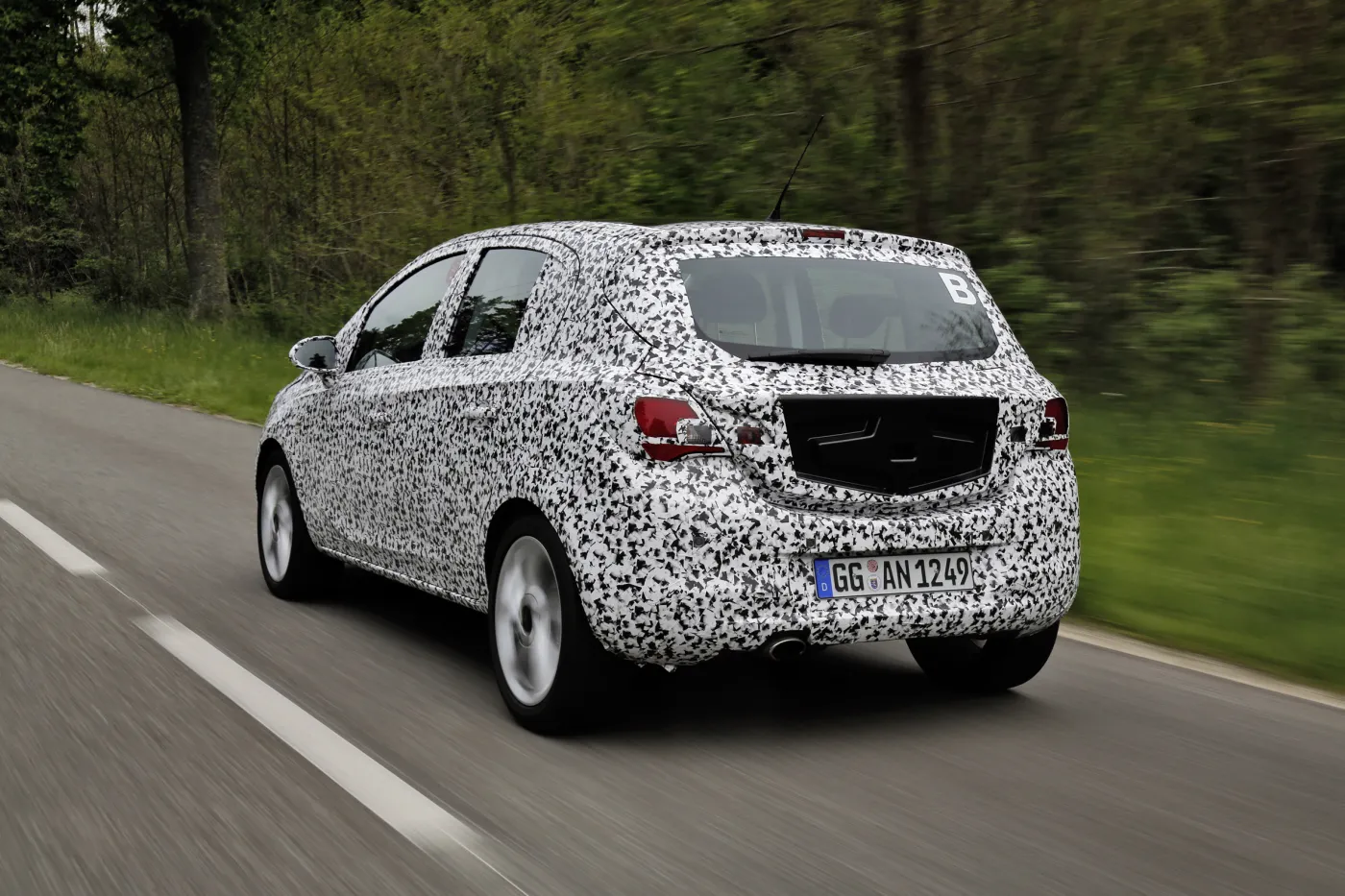 6475084-opel-corsa.jpg