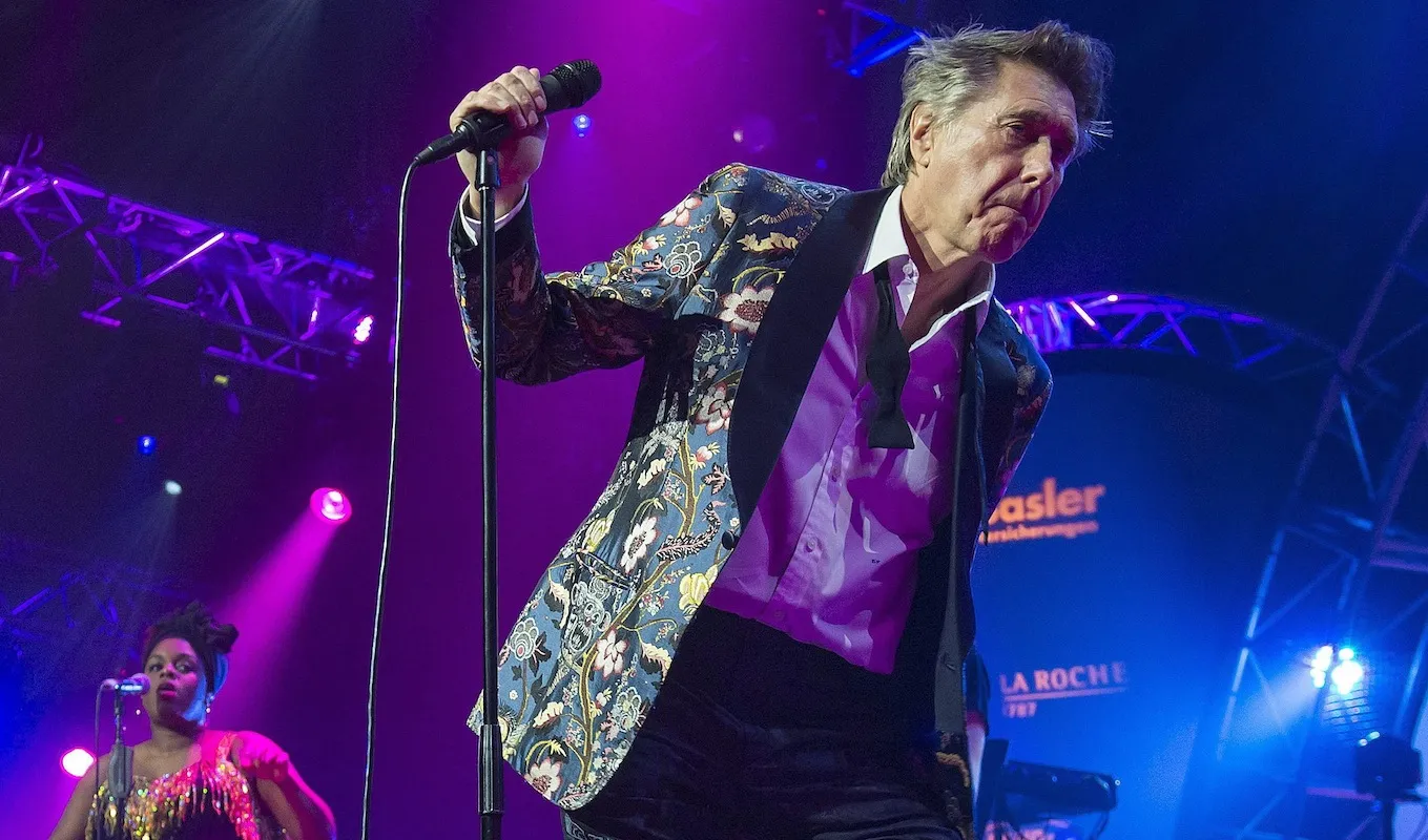 Latka lecą, a Bryan Ferry (rocznik 1945) wciąż jest w świetnej formie! [ZDJĘCIA]