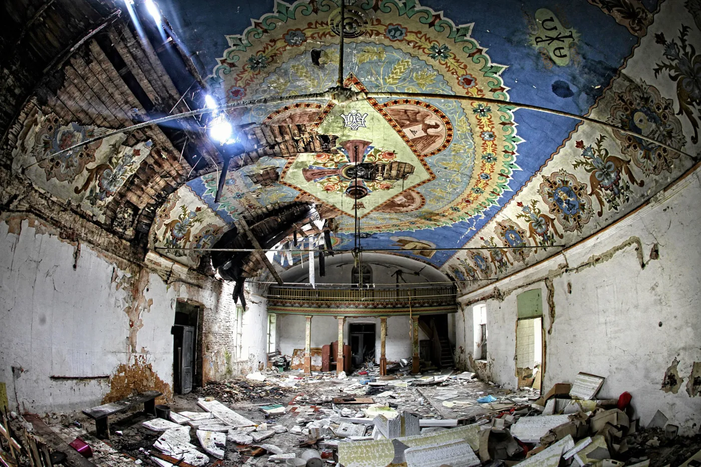 Sosnowiec. Opuszczona kaplica w dzielnicy Milowice wykorzystywana przez lata jako magazyn sklepu