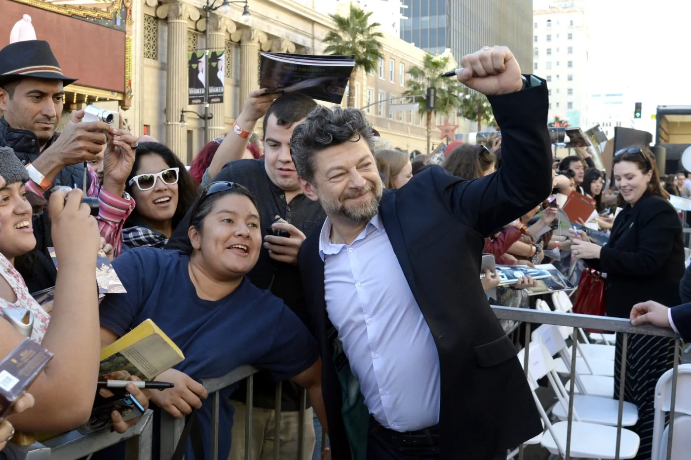 7168113-andy-serkis.jpg