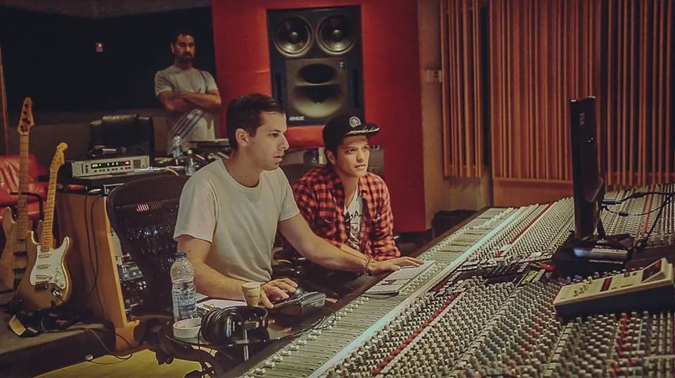 Mark Ronson ma wsparcie zdobywcy Pulitzera i Steviego Wondera