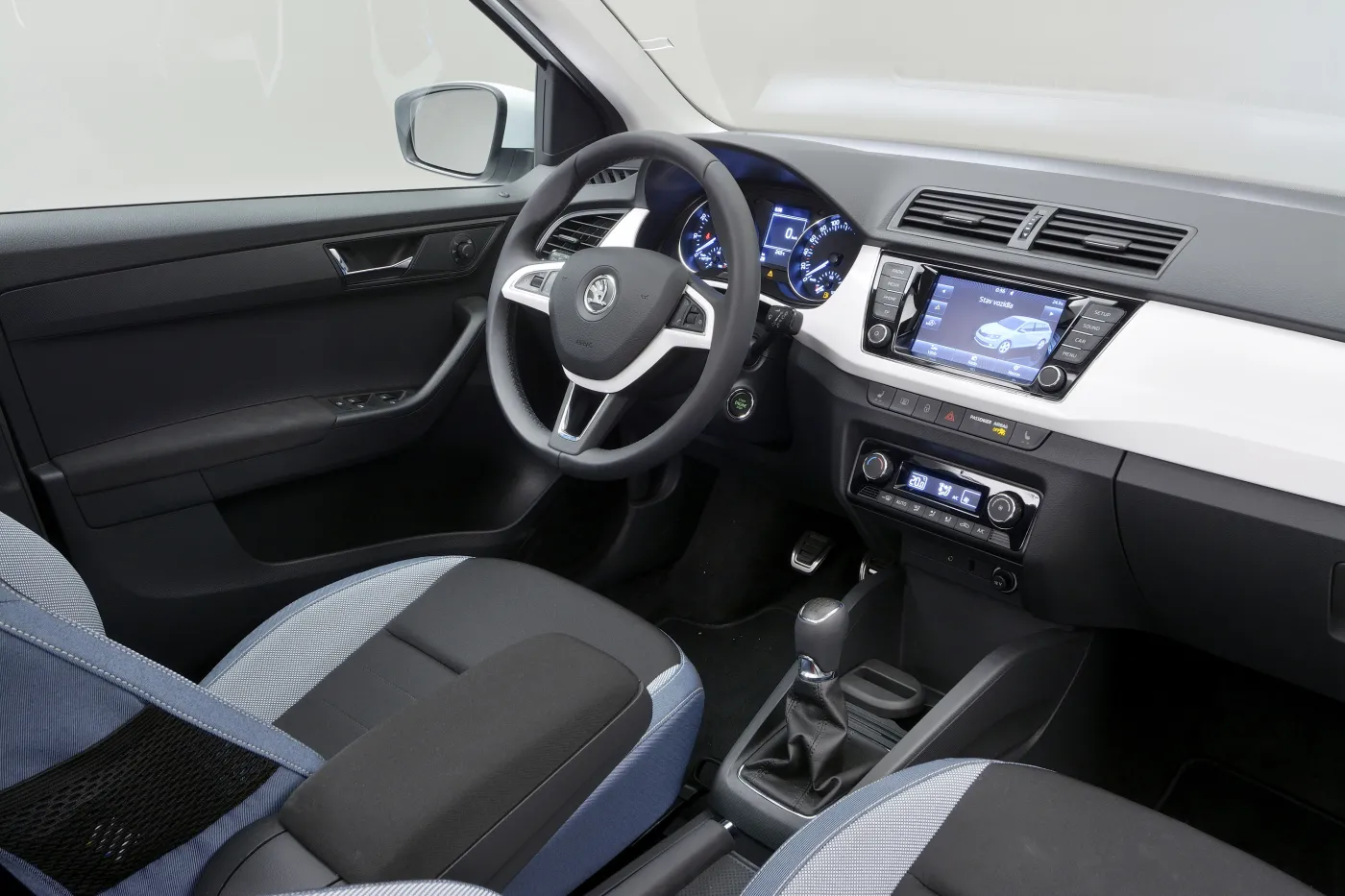 6886925-skoda-fabia.jpg