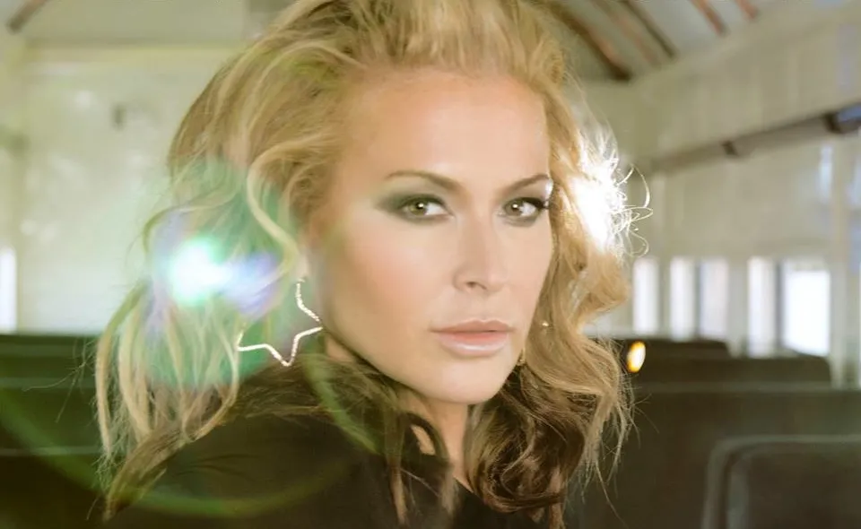 7224235-anastacia.jpg